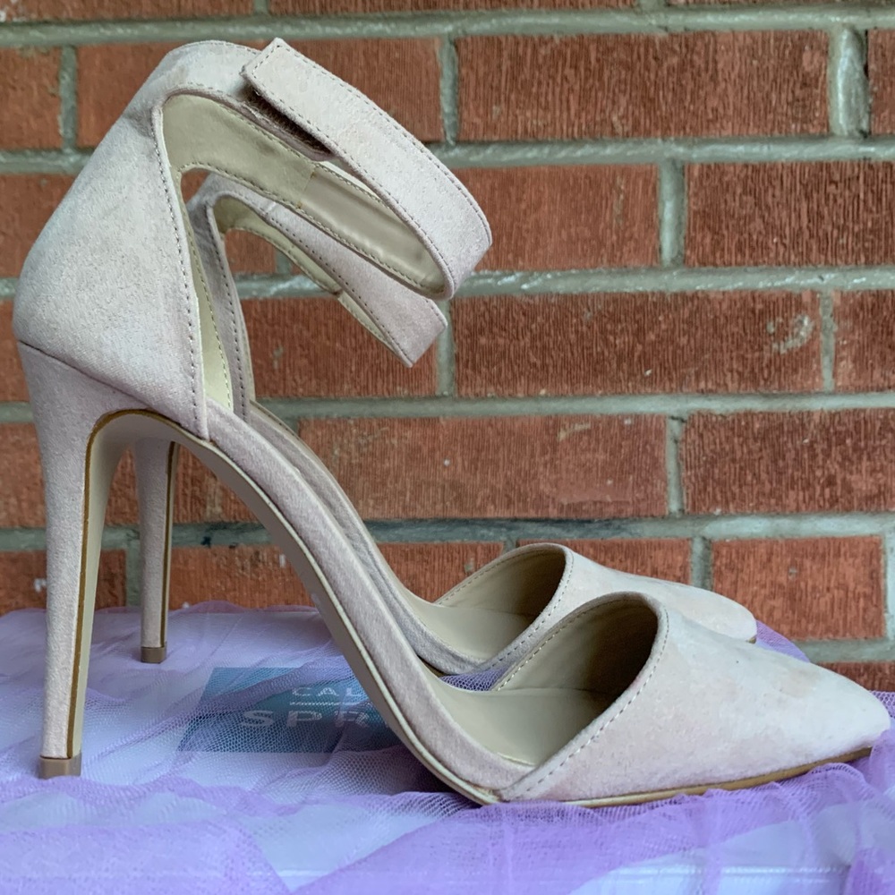 NIB⭐️Beige Ankle strap High Heel Pumps